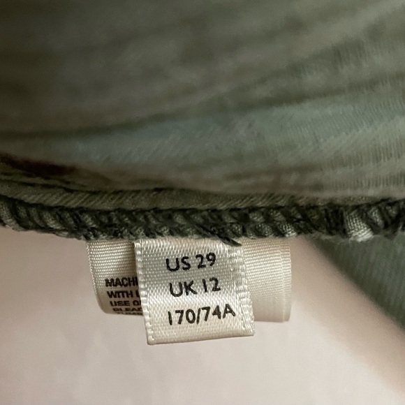 We The Free Sage Green Distressed Shorts Size 29 - Picture 8 of 12